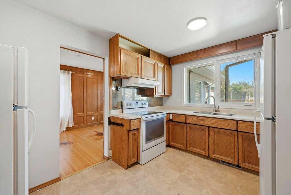 2415 Vista Crescent Ne, Calgary, AB - Indoor Photo Showing Kitchen With Double Sink