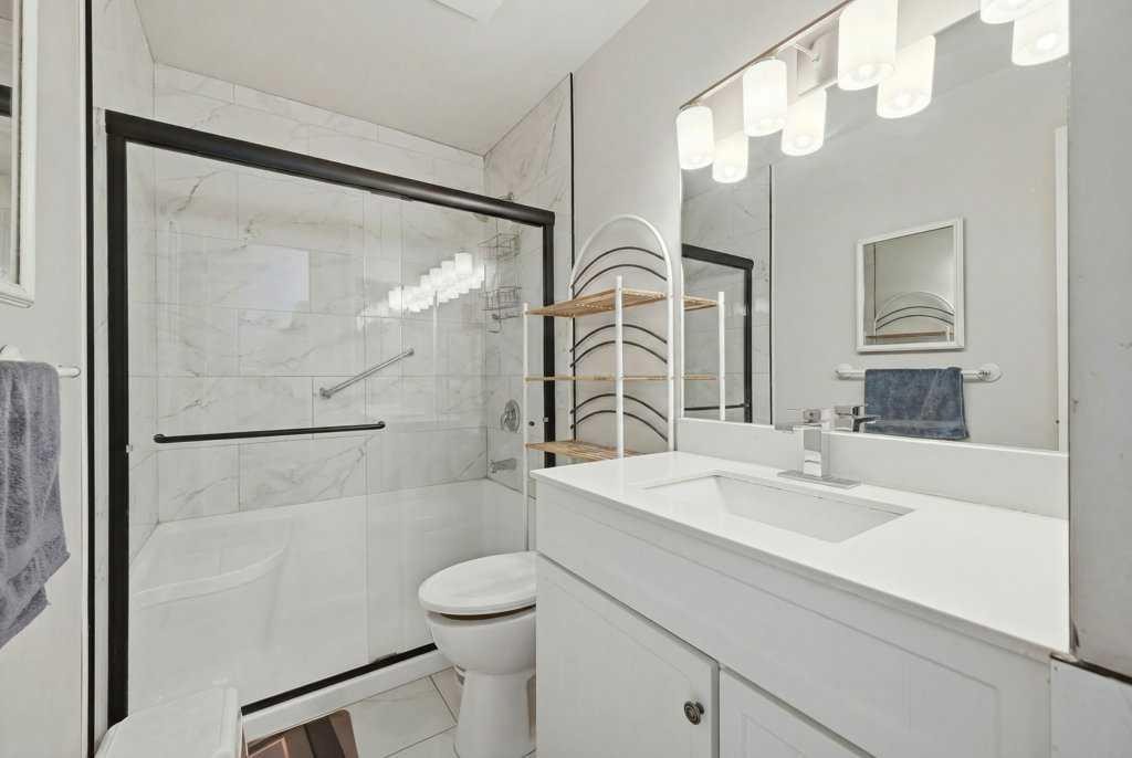 2415 Vista Crescent Ne, Calgary, AB - Indoor Photo Showing Bathroom