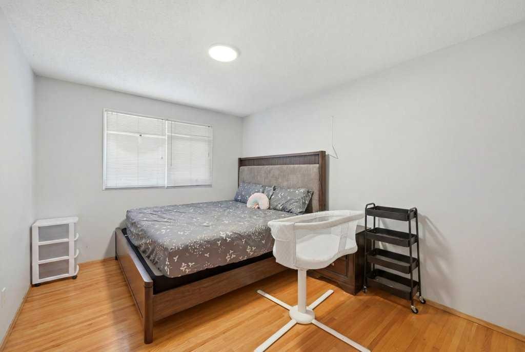 2415 Vista Crescent Ne, Calgary, AB - Indoor Photo Showing Bedroom
