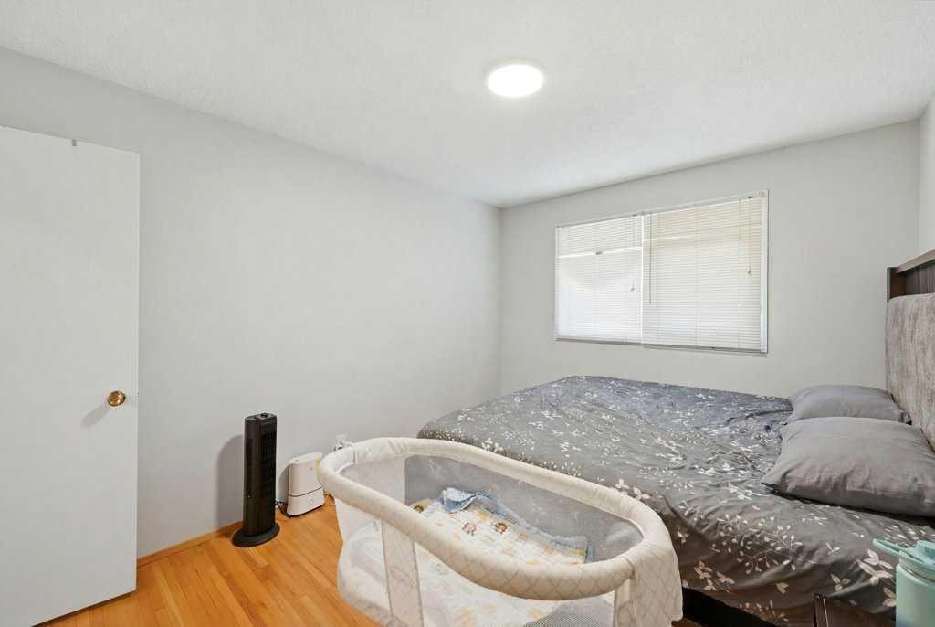 2415 Vista Crescent Ne, Calgary, AB - Indoor Photo Showing Bedroom