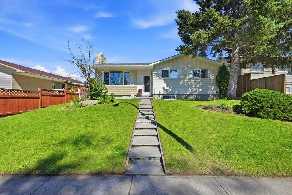 2415 Vista Crescent Ne, Calgary, AB - Outdoor