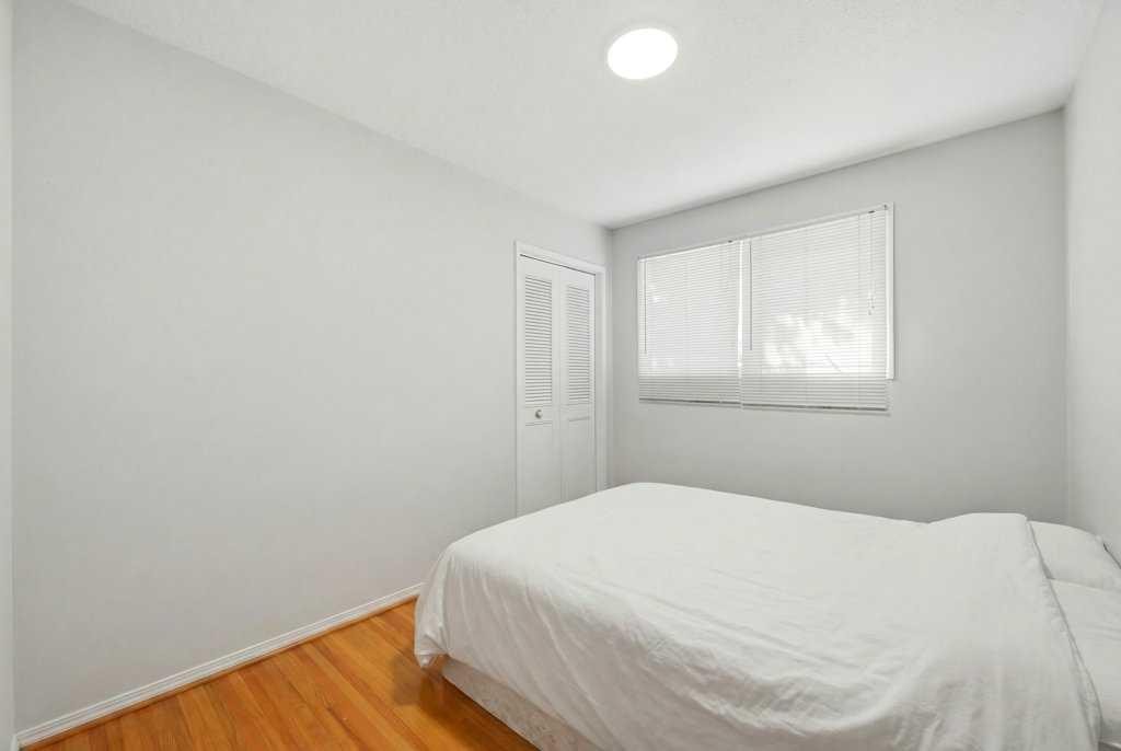 2415 Vista Crescent Ne, Calgary, AB - Indoor Photo Showing Bedroom