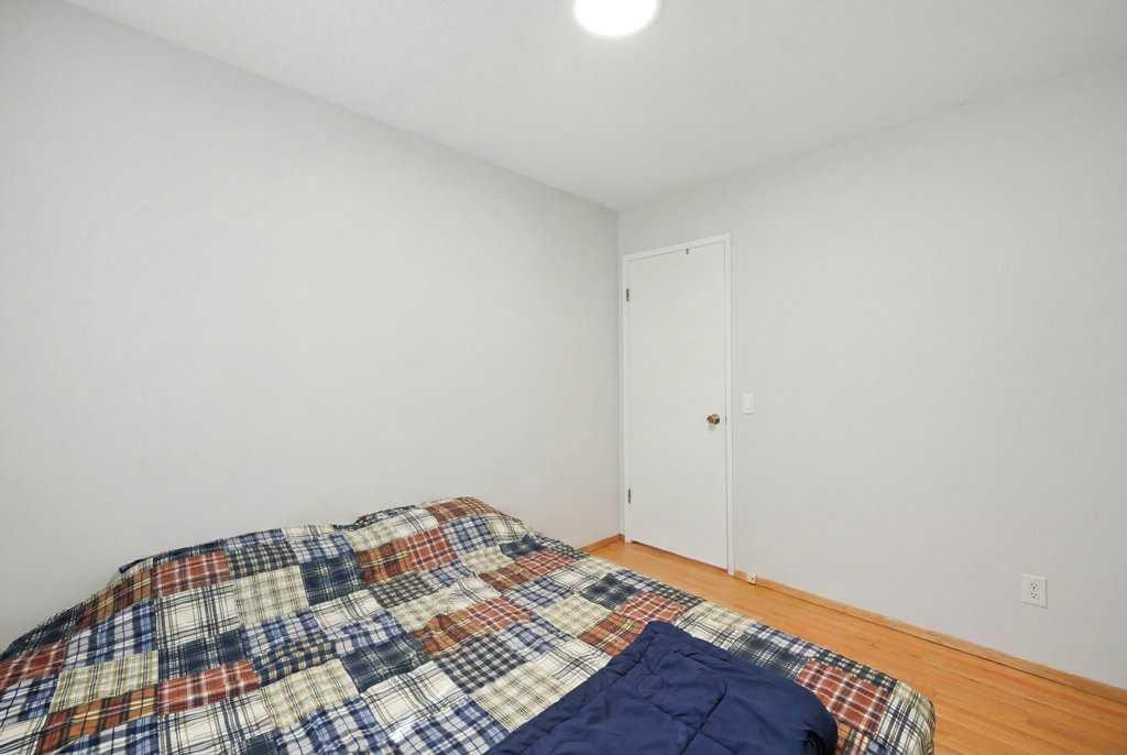 2415 Vista Crescent Ne, Calgary, AB - Indoor Photo Showing Bedroom