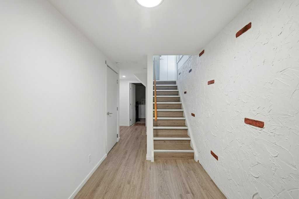 2415 Vista Crescent Ne, Calgary, AB - Indoor Photo Showing Other Room