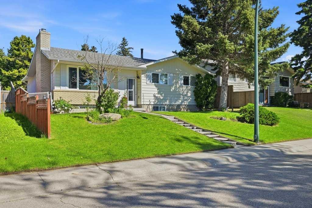 2415 Vista Crescent Ne, Calgary, AB - Outdoor