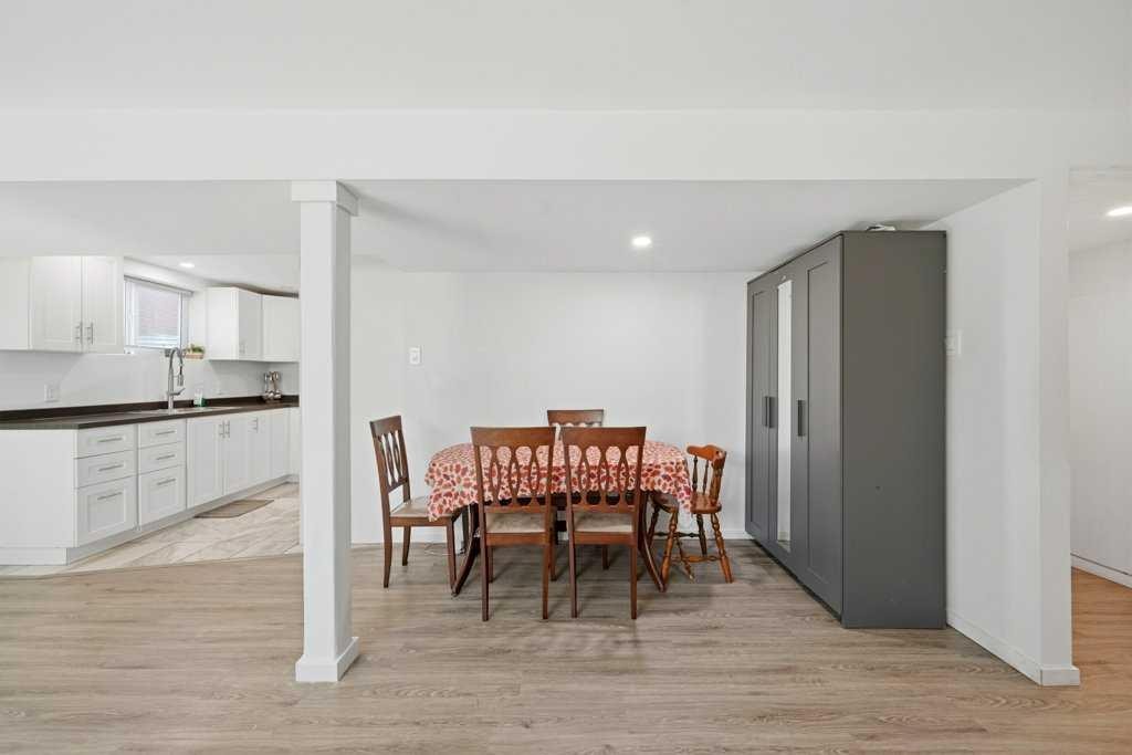 2415 Vista Crescent Ne, Calgary, AB - Indoor