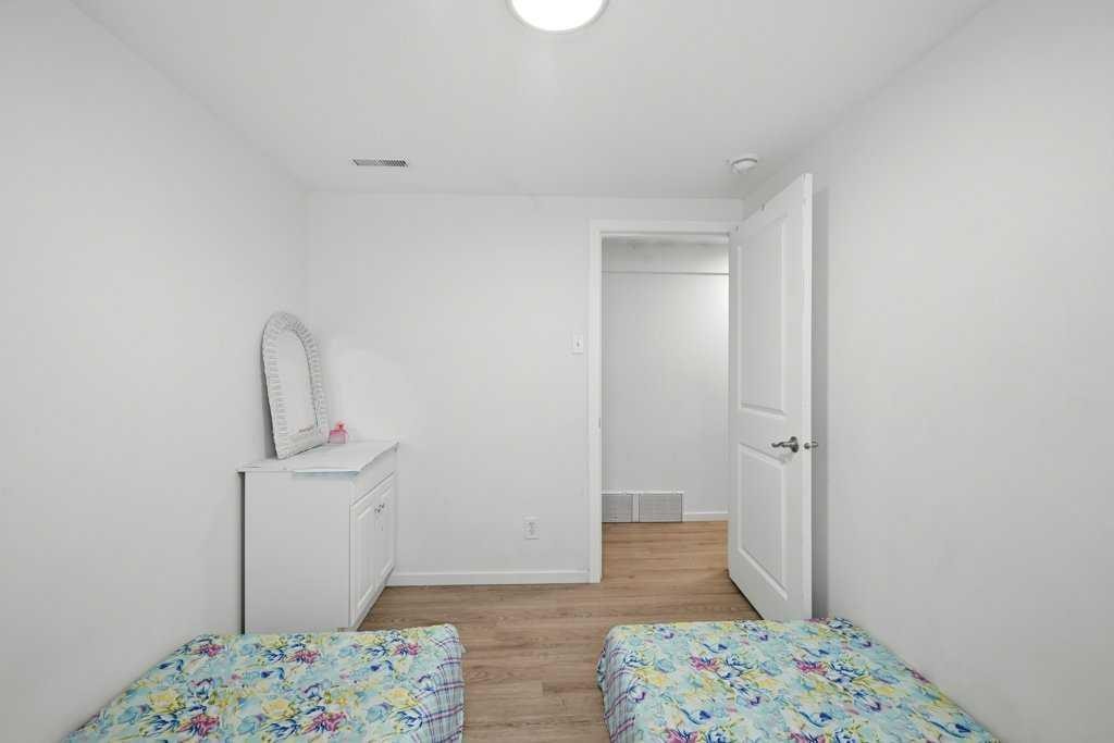 2415 Vista Crescent Ne, Calgary, AB - Indoor Photo Showing Bedroom