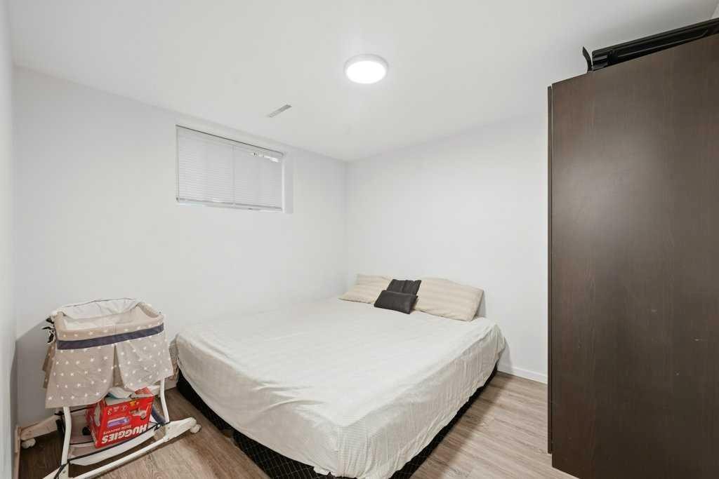 2415 Vista Crescent Ne, Calgary, AB - Indoor Photo Showing Bedroom