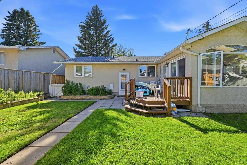 2415 Vista Crescent Ne, Calgary, AB - Outdoor