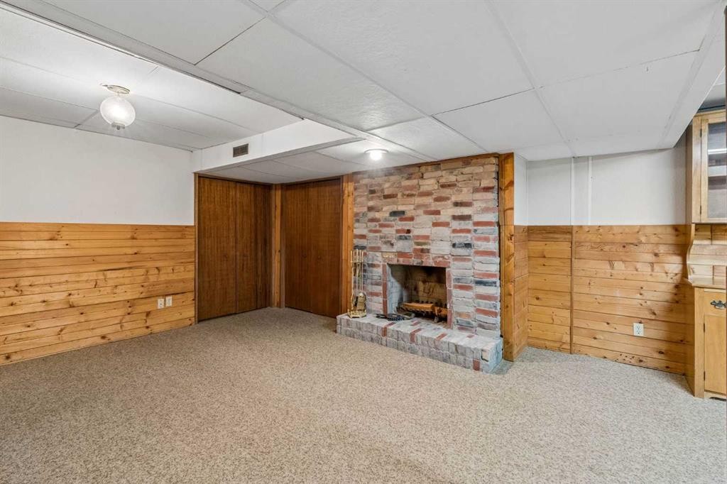 31 Edgehill Bay Nw, Calgary, AB - Indoor Photo Showing Other Room