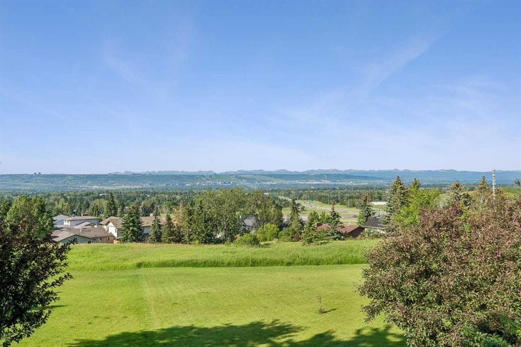 31 Edgehill Bay Nw, Calgary, AB - Outdoor With View