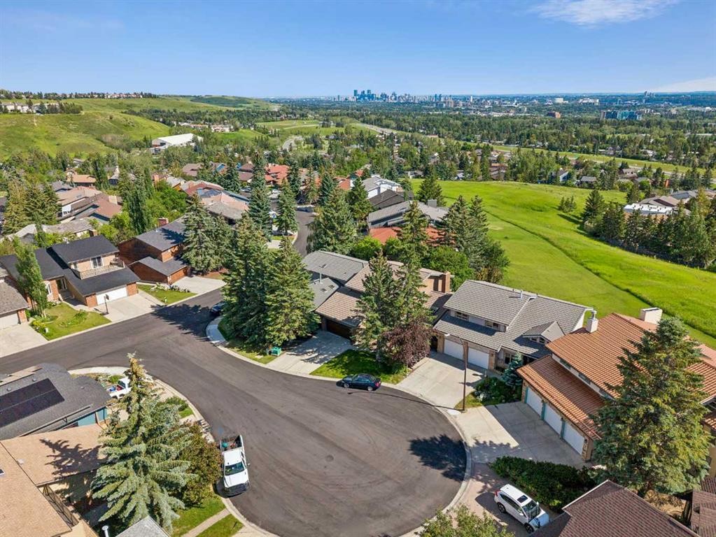 31 Edgehill Bay Nw, Calgary, AB - Outdoor With View