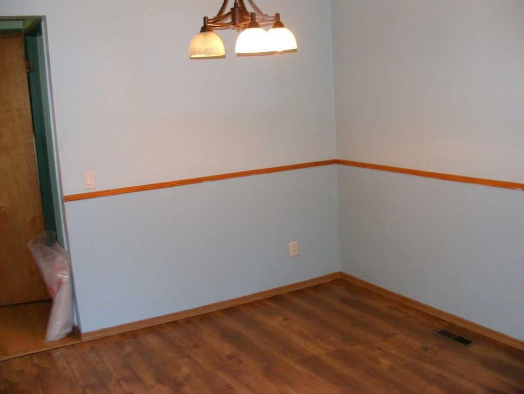 911 Penmeadows Road Se, Calgary, AB