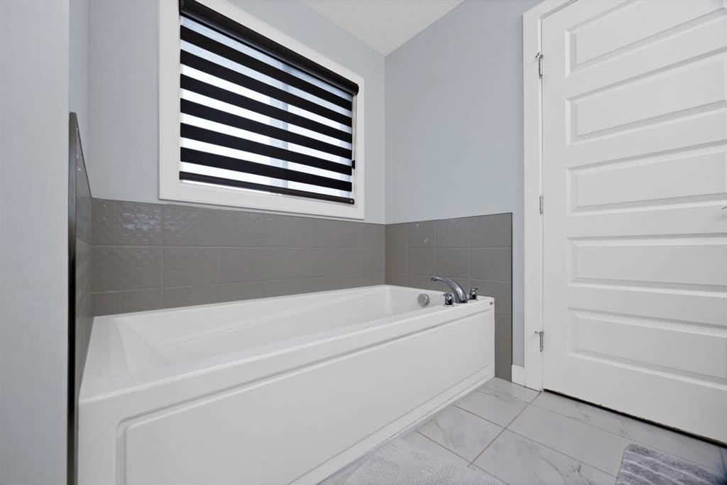 76 Red Embers Square Ne, Calgary, AB - Indoor Photo Showing Bathroom