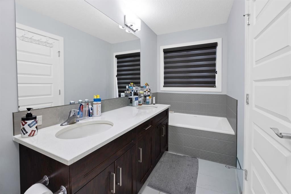 76 Red Embers Square Ne, Calgary, AB - Indoor Photo Showing Bathroom