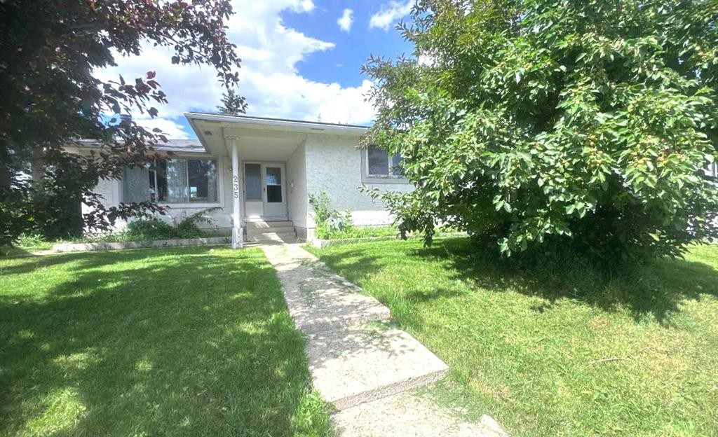 235 Penbrooke Close Se, Calgary, AB