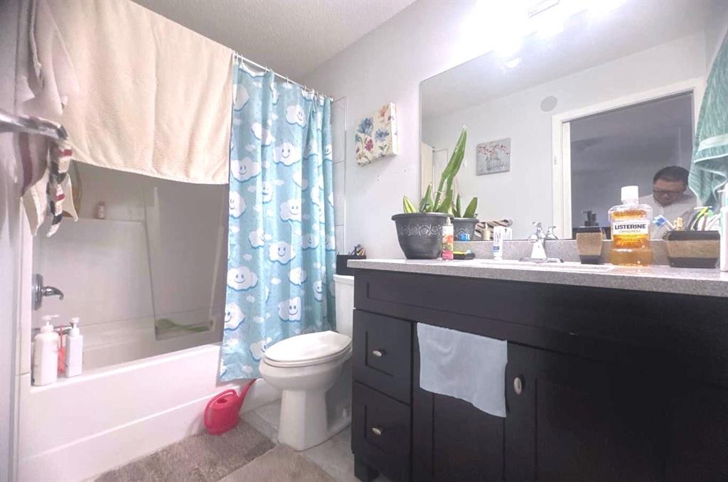235 Penbrooke Close Se, Calgary, AB