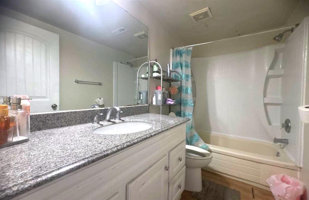 235 Penbrooke Close Se, Calgary, AB