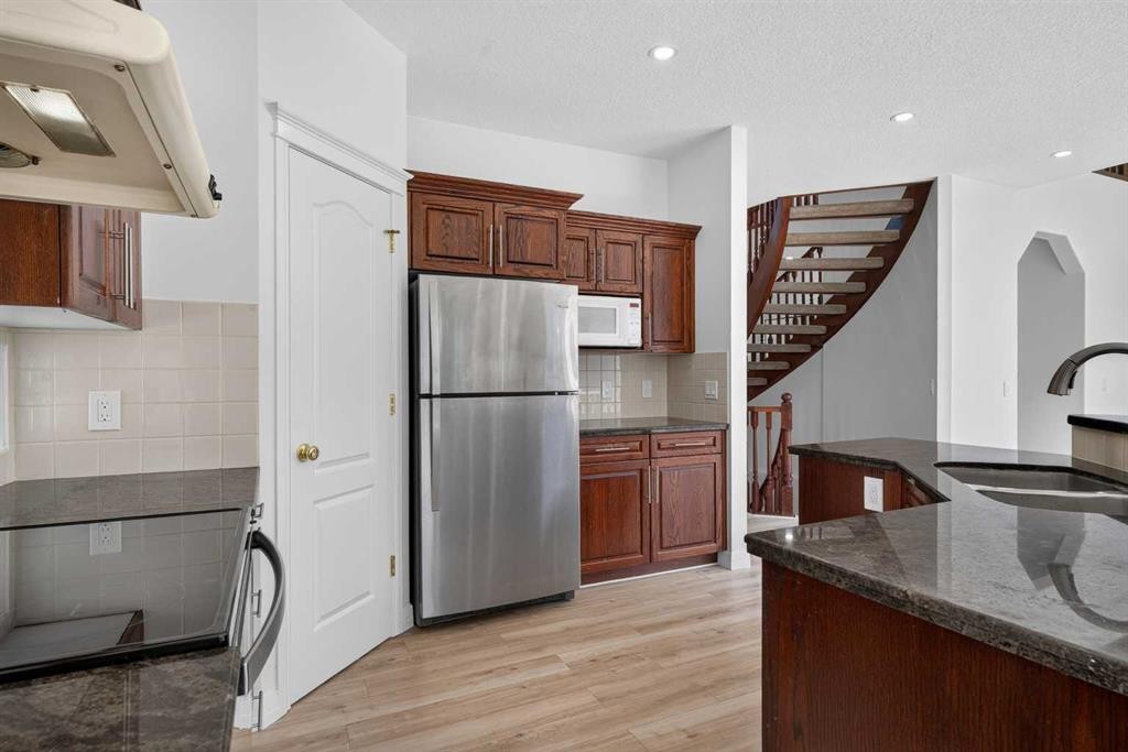78 Hamptons Circle Nw, Calgary, AB - Indoor Photo Showing Kitchen With Stainless Steel Kitchen With Double Sink