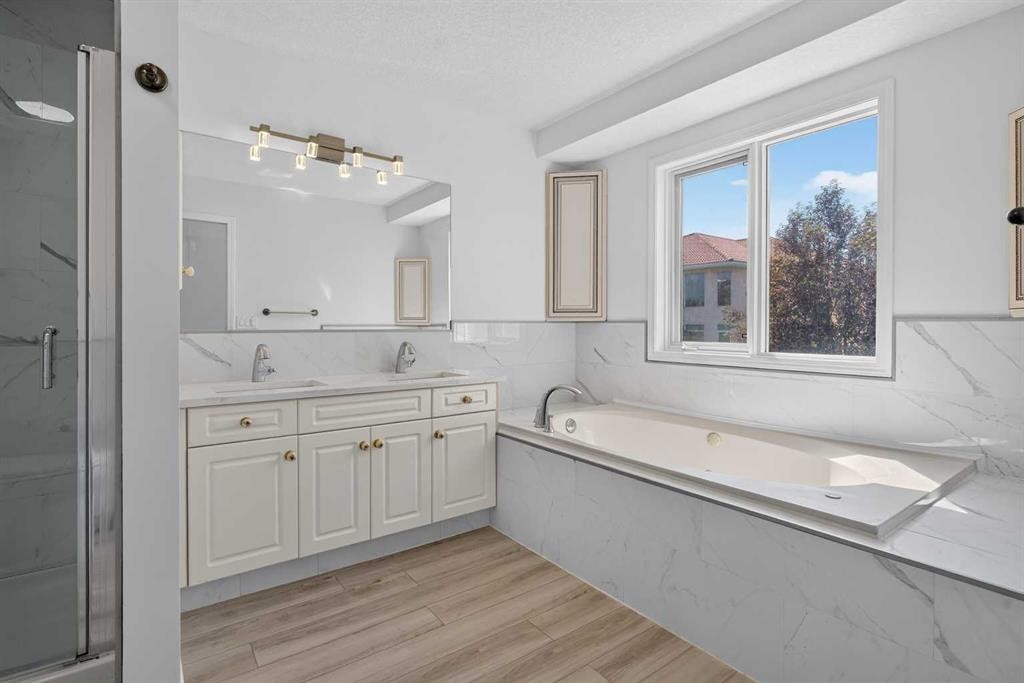 78 Hamptons Circle Nw, Calgary, AB - Indoor Photo Showing Bathroom