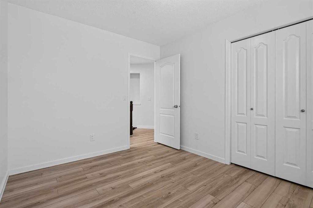 78 Hamptons Circle Nw, Calgary, AB - Indoor Photo Showing Other Room