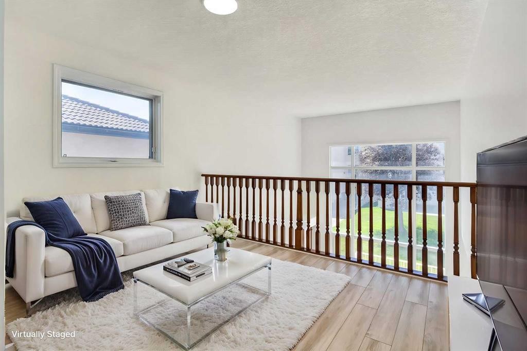 78 Hamptons Circle Nw, Calgary, AB - Indoor Photo Showing Living Room