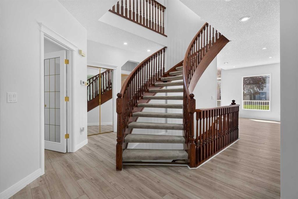 78 Hamptons Circle Nw, Calgary, AB - Indoor Photo Showing Other Room