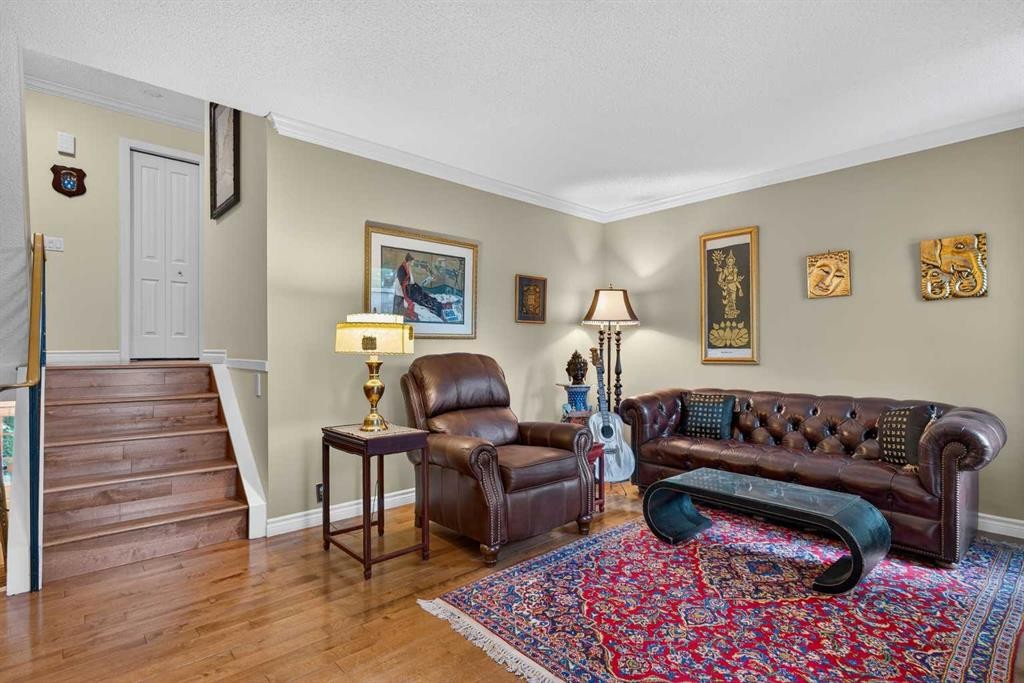 12-140 Point Drive Nw, Calgary, AB - Indoor Photo Showing Living Room