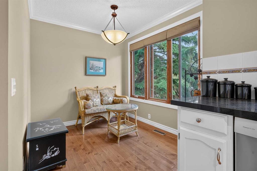 12-140 Point Drive Nw, Calgary, AB - Indoor Photo Showing Other Room