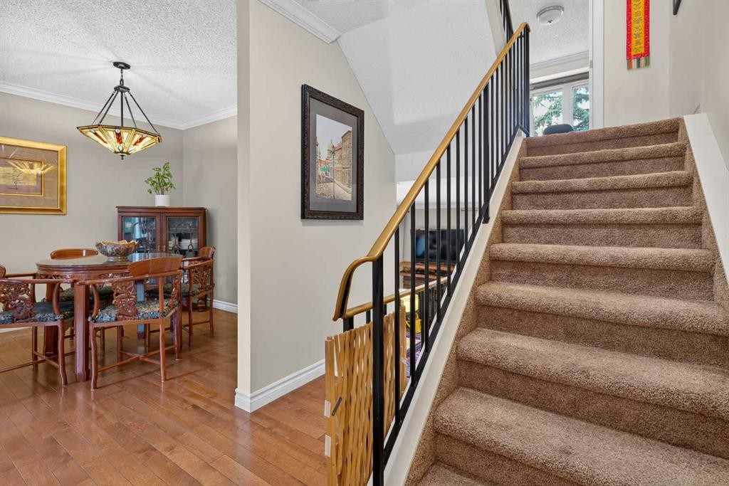 12-140 Point Drive Nw, Calgary, AB - Indoor Photo Showing Other Room