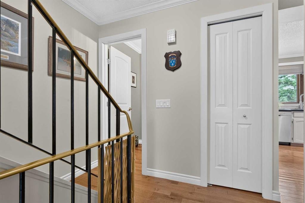 12-140 Point Drive Nw, Calgary, AB - Indoor Photo Showing Other Room