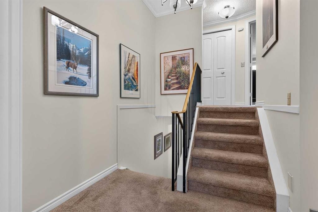 12-140 Point Drive Nw, Calgary, AB - Indoor Photo Showing Other Room