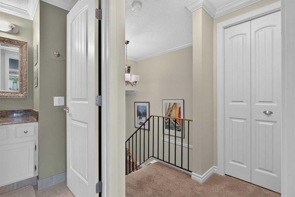12-140 Point Drive Nw, Calgary, AB - Indoor Photo Showing Other Room