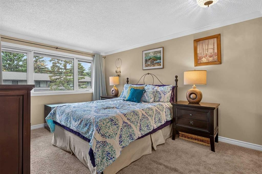 12-140 Point Drive Nw, Calgary, AB - Indoor Photo Showing Bedroom