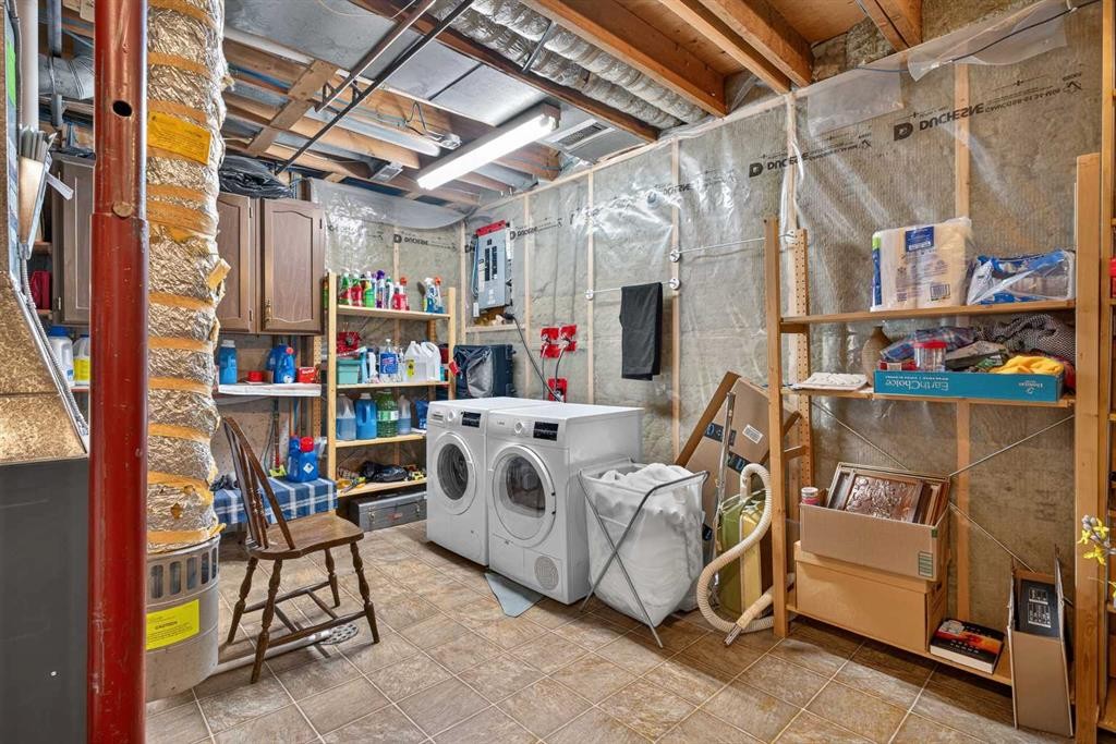 12-140 Point Drive Nw, Calgary, AB - Indoor Photo Showing Laundry Room