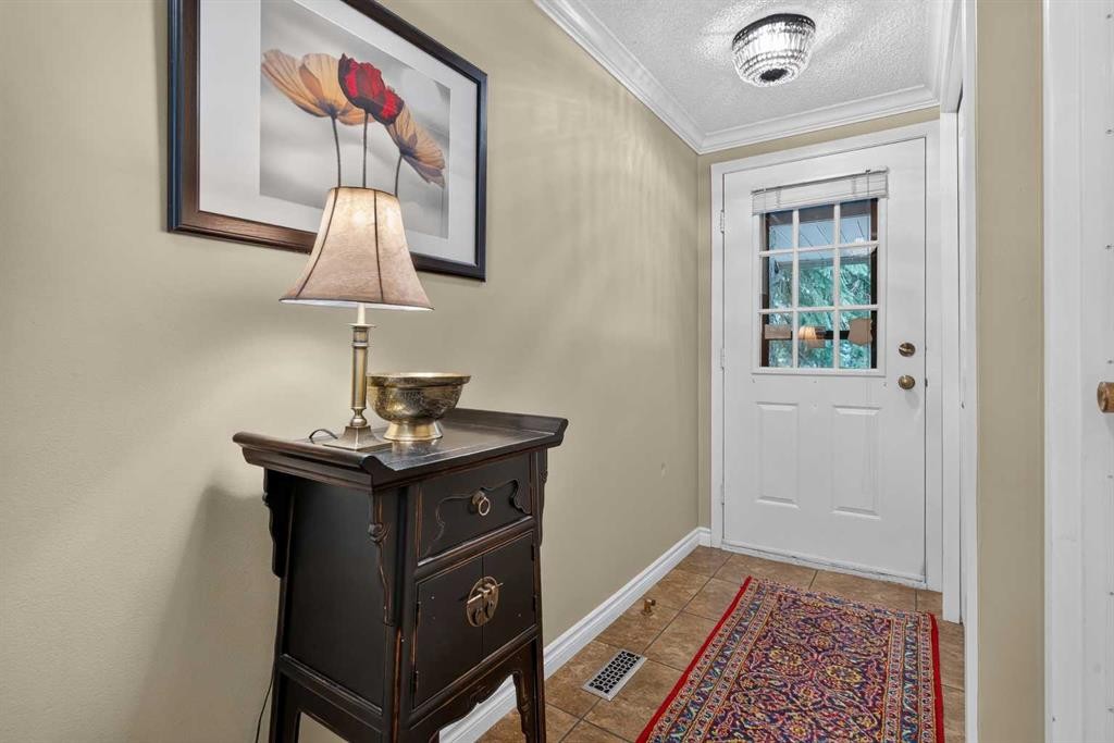 12-140 Point Drive Nw, Calgary, AB - Indoor Photo Showing Other Room