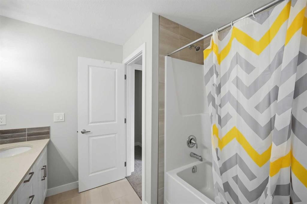 232 Cornerbrook Common Ne, Calgary, AB - Indoor Photo Showing Bathroom