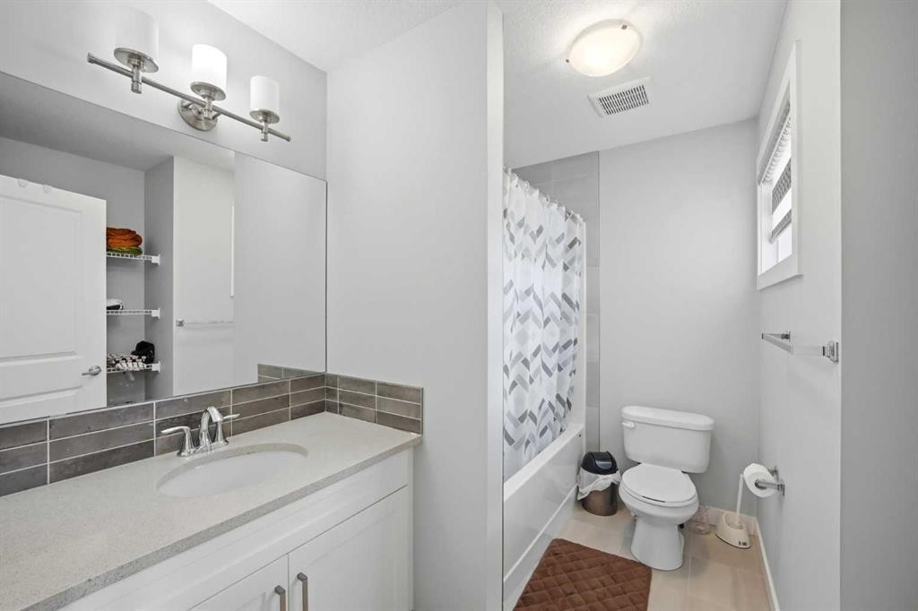 232 Cornerbrook Common Ne, Calgary, AB - Indoor Photo Showing Bathroom