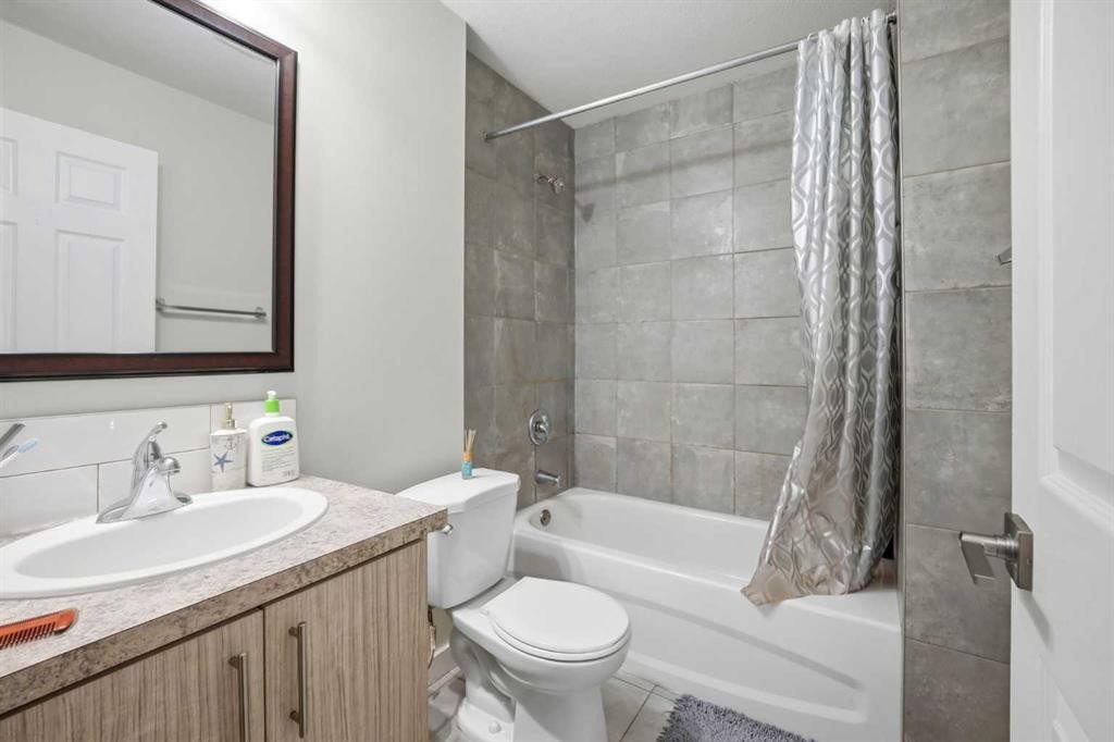 232 Cornerbrook Common Ne, Calgary, AB - Indoor Photo Showing Bathroom