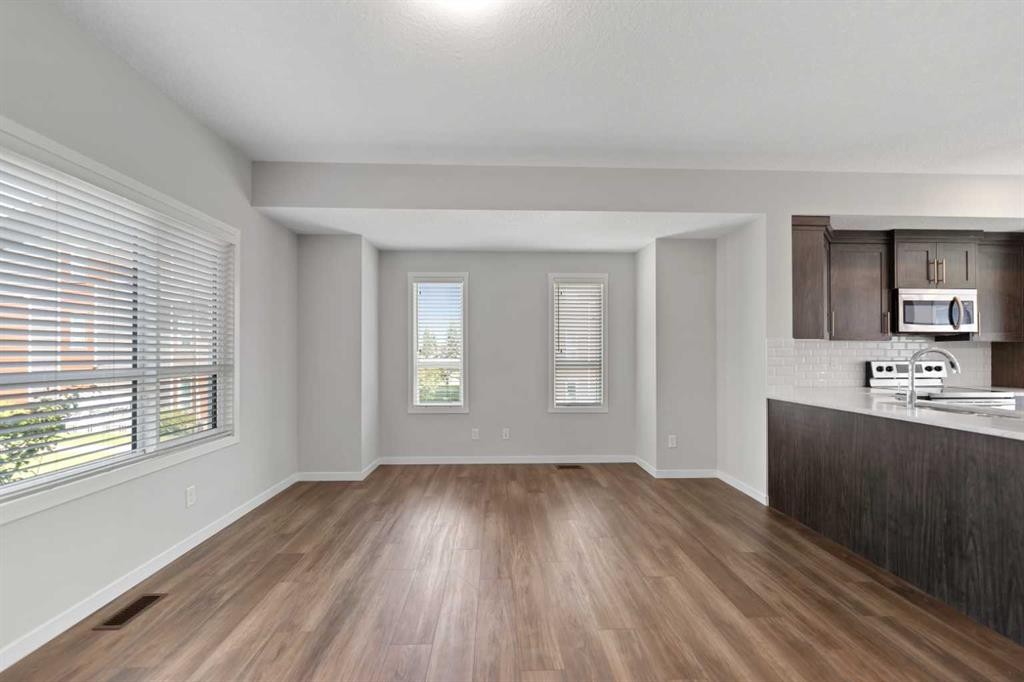 209 Harvest Hills Common Ne, Calgary, AB - Indoor Photo Showing Kitchen