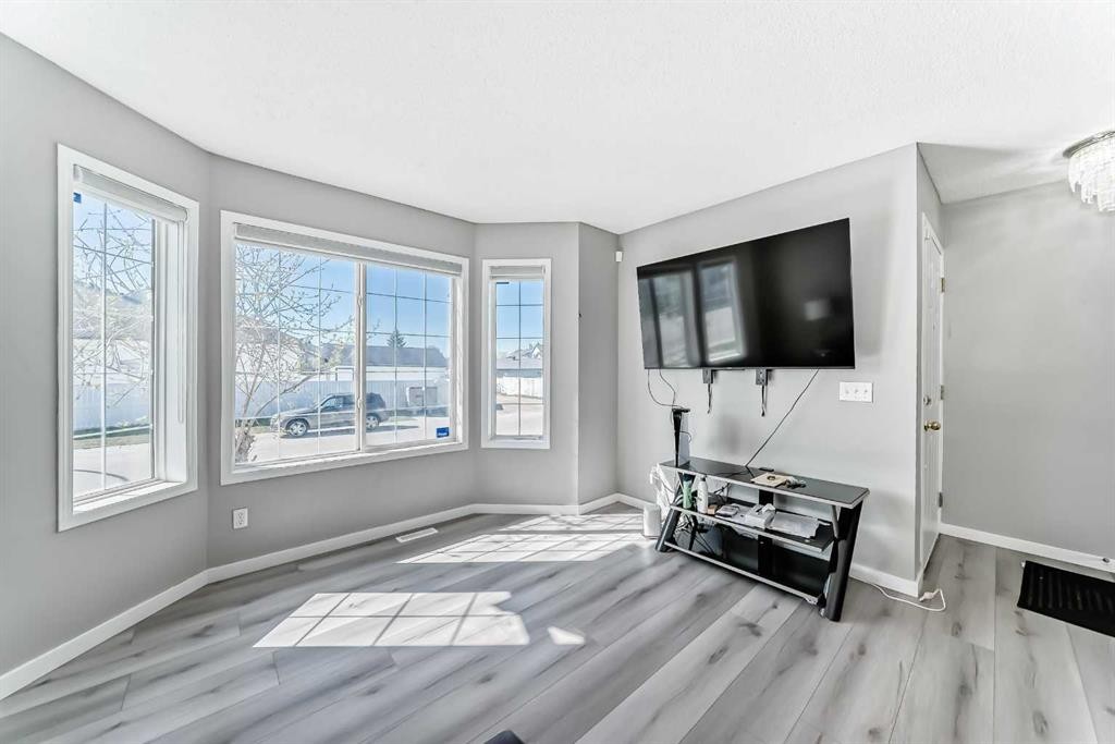 111 Martin Crossing Close Ne, Calgary, AB