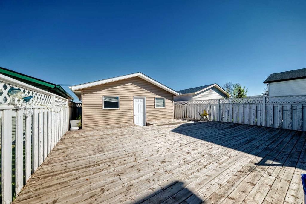 111 Martin Crossing Close Ne, Calgary, AB