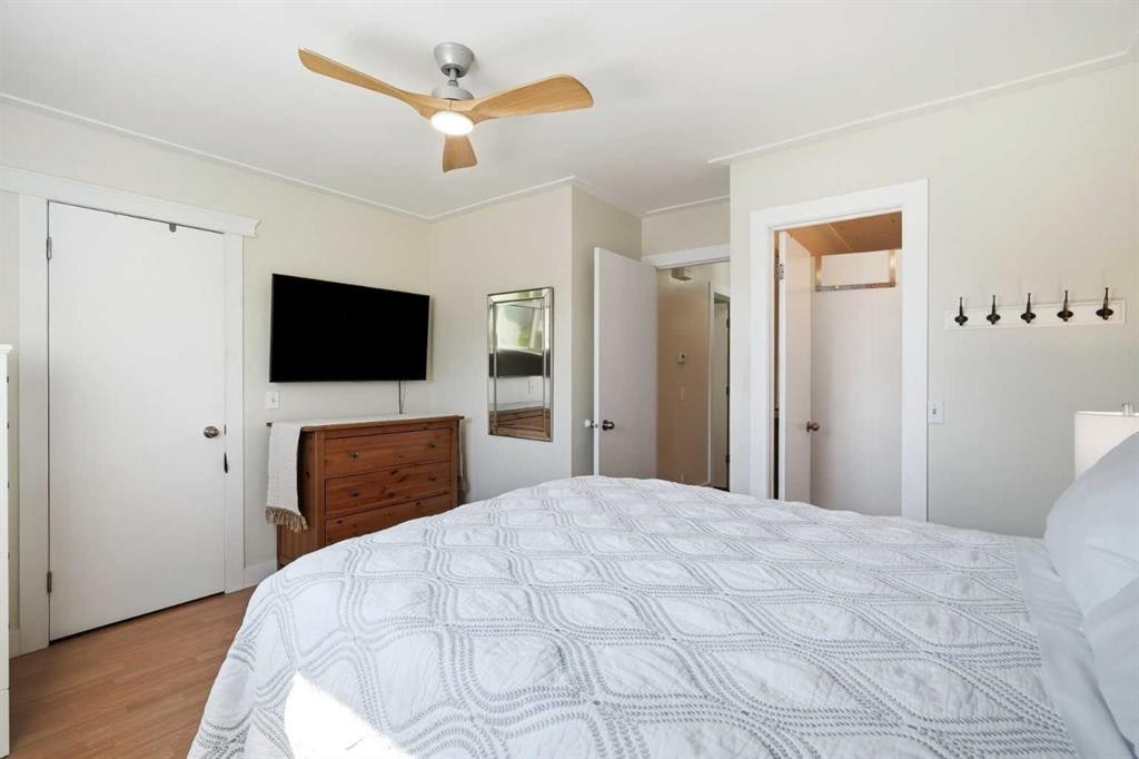 19 Millcrest Way Sw, Calgary, AB - Indoor Photo Showing Bedroom