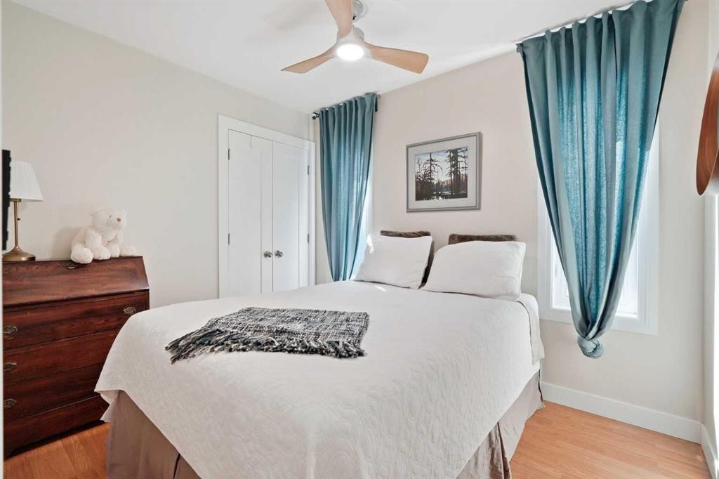 19 Millcrest Way Sw, Calgary, AB - Indoor Photo Showing Bedroom