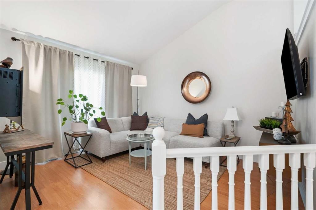 19 Millcrest Way Sw, Calgary, AB - Indoor Photo Showing Living Room