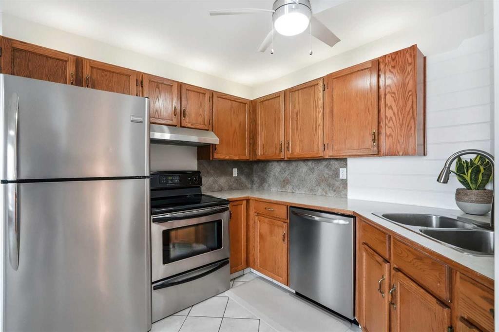 19 Millcrest Way Sw, Calgary, AB - Indoor Photo Showing Kitchen With Double Sink