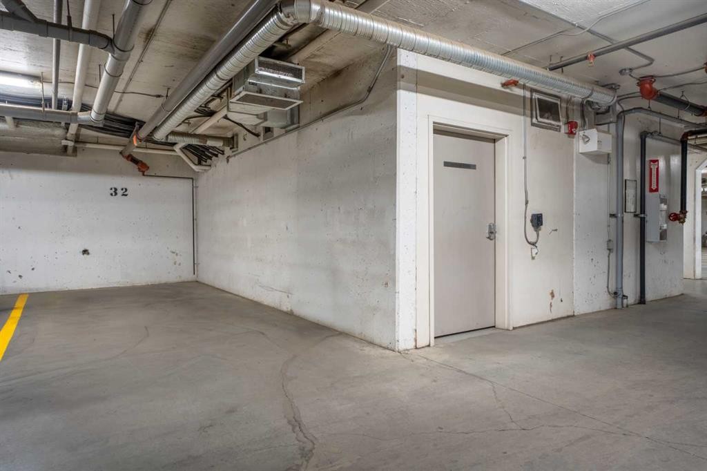 2404-181 Skyview Ranch Manor Ne, Calgary, AB - Indoor Photo Showing Garage