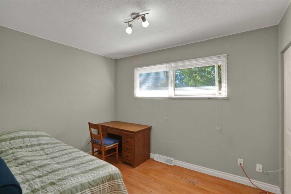 10315 8 Street Sw, Calgary, AB - Indoor Photo Showing Bedroom