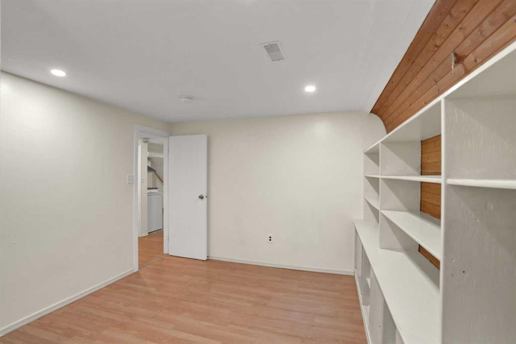 10315 8 Street Sw, Calgary, AB - Indoor Photo Showing Other Room