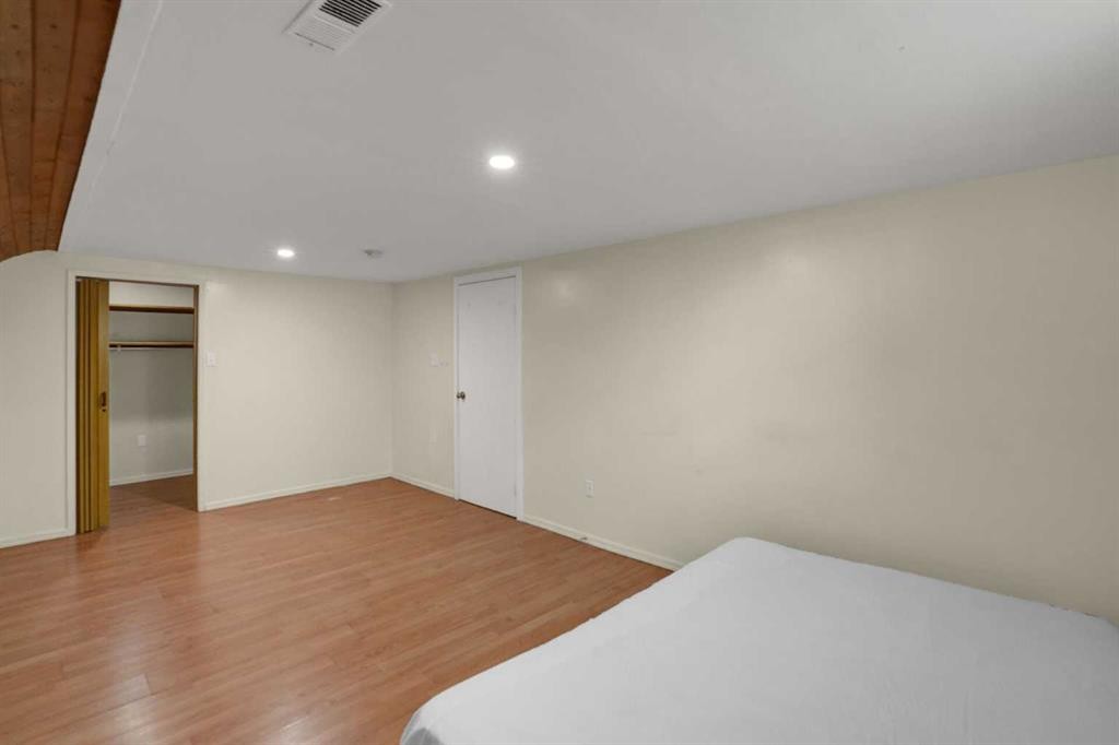 10315 8 Street Sw, Calgary, AB - Indoor